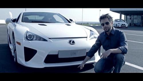 Tűzoltóautó és Lexus LFA. Kell több?