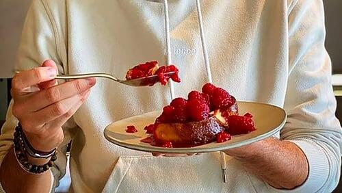 Poisson au four à l'huile d'olive, vierge de légumes & Pain perdu aux framboises