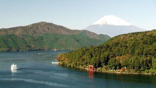 The Golden Route to Hakone: Limited Express Romancecar and the Mountain Train