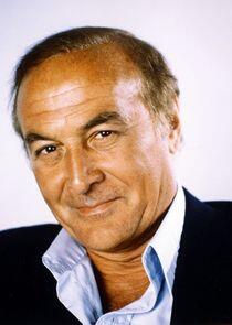 Robert Loggia