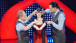 Penn & Teller Ring Someone's Neck