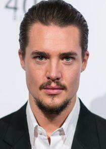 photo of Alexander Dreymon