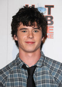 Charlie McDermott