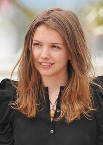 photo of Hannah Murray