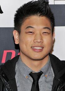 Ki Hong Lee