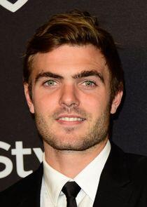 Alex Roe