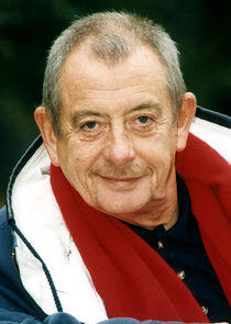 Derek Fowlds