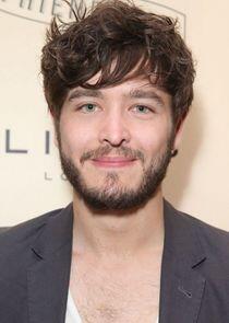 Alexander Vlahos