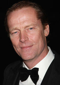 photo of Iain Glen